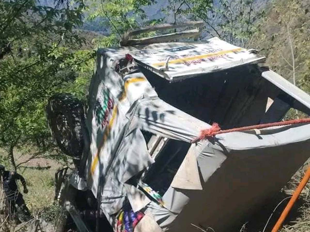 बैतडीमा जिप दुर्घटना : मृतक र घाइतेको पहिचान खुल्यो (नामसहित)  